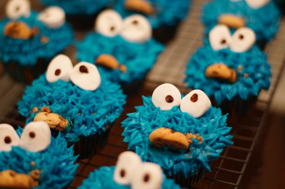 cookie-monster-cupcake